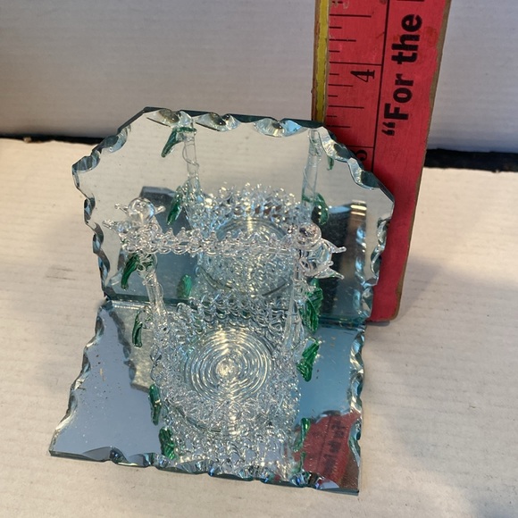 NIB Spun Glass Wishing Well on Scalloped Mirror Base - Picture 6 of 7